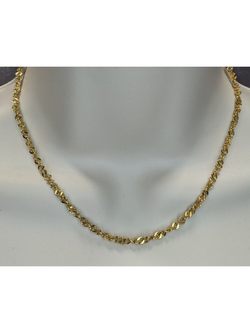 Simple Bright Gold Tone Chain Necklace